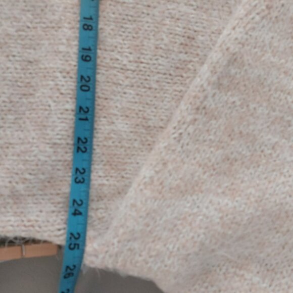 Free People Oversized Cardigan Medium Cream Fuzzy Sweater NWOT Winter Boho Cozy - Picture 11 of 15